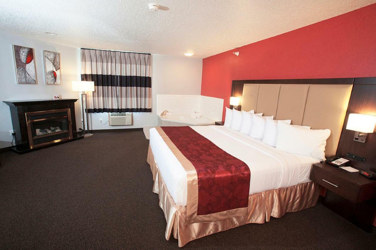 Ramada By Wyndham Keystone Near Mt Rushmore Exterior photo